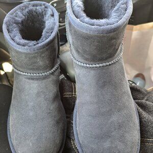 Uggs Navy Kids size 6 perfect condition